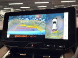【パノラミックビューモニター】専用のカメラにより、上から見下ろしたような視点で360度クルマの周囲を確認することができます☆死角部分も確認しやすく、狭い場所での切り返しや駐車もスムーズに行えます。