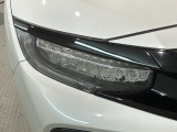 LEDヘッドライトは、点灯の瞬間から最大光量を発揮し、突然暗くなるトンネルなどでの安定感を高めます。