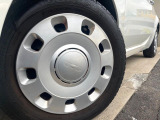 ●純正ホイール:輸入車ならではの卓越した走りを支えるホイールと足回りです!日本車の走りに慣れている方にもぜひ体感して頂きたいほど、高いレベルでまとまっています!