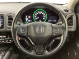 ハンドルにHondaセンシング系のクルーズコントロールやレーンキープアシストなどのスイッチと、オーディオの操作スイッチが装備されています。ハンドルから手を離さず安全に操作できます。