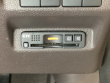 ハンドルの右下にETCがついています。高速道路の料金所の通過も楽々です!。 カードの取り出しもしやすい場所についています。