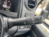 【オートライト】周りの明るさに応じて自動でヘッドライトの点灯・消灯ができる機能です!ライトの付け忘れ・消し忘れなどが無くなり、雨の日や夕方の走行も安心!トンネル通過時も便利ですね♪