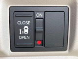 【パワースライドドア】スマートキーや運転席のスイッチでスライドドアの開閉が可能♪電動だから力を入れてドアを開ける必要が無く、小さいお子様でも、重い荷物を持っている時もラクに開け閉めできます♪