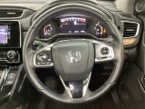 ハンドルにHondaセンシング系のクルーズコントロールやレーンキープアシストなどのスイッチと、オーディオの操作スイッチが装備されています。ハンドルから手を離さず安全に操作できます。