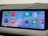 【アップルカープレイ】iPhoneがBMW車両とワイヤレスで接続されます。Apple CarPlayでは、オーディオストリーミングやメッセージングアプリがディスプレイに表示されます。