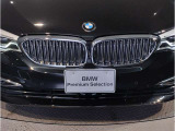 BMWの伝統の丸目4灯ヘッドライトでございます。LEDライトで視認性もよく明るく安全性の向上につながります。