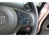 Hondaセンシングの機能のひとつ、アダプティブクルーズコントロール付!アクセルから足を離しても設定したスピードと前車との車間を保ち走行してくれます!車線維持もアシスト☆高速道路で疲労軽減ですね☆