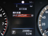 ディスプレイに映し出される多彩な情報が、快適なドライブをサポートします。