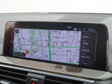 【純正ナビゲーション】BMWのナビゲーションは操作性も良く、詳細な地図情報と交通状況を見やすく表示し、快適なドライビングをサポートしながら目的地までナビゲートします。