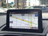 【メーカー純正ナビ】インテリアに溶け込むスタイリッシュな「専用設計」メーカーナビを装備♪視認性や操作性など基本性能にも優れ、より上質なカーライフをお楽しみいただけます。