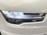 ●LEDハイビームが多数独立で存在し、ハイビーム時に対向車や前方を走る車の部分をロービームに切り替えが可能!!シーケンシャルウインカーも装備!!