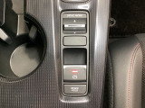 エレクトリックギアセレクターの下に、異なる加速感を楽しめるドライブモードスイッチがついています。一般道、スポーツ走行、エコ走行など、シーンに合わせて最適な加速感を楽しめるドライブモードスイッチです。