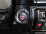 キーレスアクセス&プッシュスタート。アクセスキーを携帯して運転席か助手席のドアハンドルの内側に触れるだけで開錠 ドアハンドルのセンサーに触れて施錠