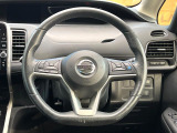 インテリアに合わせたデザインのステアリングは、運転される方のことも考え、運転しやすい形状、大きさです。是非一度、実際に触ってお確かめください。