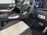 認定中古車はお車の経過年数や走行距離により1年もしくは2年間保証を付帯しております。「認定中古車保証」はメーカー保証です。全国のメルセデス正規販売店で保証を受けることができます。