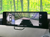 【マルチテレインモニター】車のフロントやサイドのカメラ画像を同時にモニター表示することで、悪路や狭い道を走行時でも周囲の状況確認ができ安心!本格SUVにうれしい装備です♪