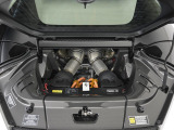 3.0L V6ツインターボエンジンに加え、モーターを搭載したプラグインハイブリッドモデルでございます。