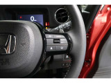 Hondaセンシングの機能のひとつ、アダプティブクルーズコントロール付!アクセルから足を離しても設定したスピードと前車との車間を保ち走行してくれます!車線維持もアシスト☆高速道路で疲労軽減ですね☆