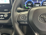 運転中、オーディオの操作をしてて、ハッとしたことはありませんか?ステアリングスイッチは、運転中でもハンドルでオーディオの操作が可能です。安全なドライブをサポートします。