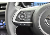 ステアリングスイッチ付き。前方から目を離すことなく操作することが可能です。