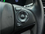 ◆アダプティブクルーズコントロール◆予め設定した車速内でクルマが自動的に加減速。前走車との適切な車間距離を維持しながら追従走行します。【LKAS】車線維持支援システムでステアリング操作を支援。