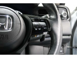 Hondaセンシングの機能のひとつ、アダプティブクルーズコントロール付!アクセルから足を離しても設定したスピードと前車との車間を保ち走行してくれます!車線維持もアシスト☆高速道路で疲労軽減ですね☆