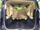 普段のお買い物や通勤、送迎等に十分な荷室スペースを確保しております。セカンドシートを倒すと、大きな荷物の積載も可能です♪