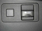【電源コンセント】非常時やキャンプなどに役立つAC100V/100Wコンセント付きです。
