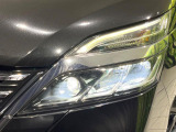 【LEDヘッドライト】悪天候や夜間走行時も良好な視界を確保し安心して運転できる高輝度LEDヘッドライトを装備!点灯速度が早く、消費電力も抑えられています。