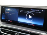 【アップルカープレイ】iPhoneがBMW車両とワイヤレスで接続されます。Apple CarPlayでは、オーディオストリーミングやメッセージングアプリがディスプレイに表示されます。