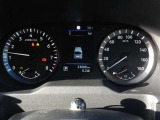 大きくて視認性の良いアナログメーターです。 走行距離 23088Km