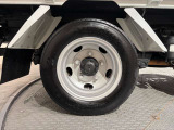 タイヤサイズは前205/65R16 109/107N LT 後205/70R16 111/109 N LTです☆