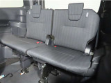 便利な5:5分割可倒式シートです。収納と乗車人数のバランスに優れています♪荷物の大きさに応じたラゲージスペースをフレキシブルに作り出せるので、シーンに応じた使い方ができます♪