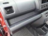 当社は購入後のアフターケアを大切にしております。納車後、1ヶ月無料点検、半年ごとにあんしん点検、12ヶ月法定点検の誘致をします。また車検までの点検をセットにした『ワンダフルパスポート』を販売中です。