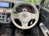 インテリアに合わせたデザインのステアリングは、運転される方のことも考え、運転しやすい形状、大きさです。是非一度、実際に触ってお確かめください。