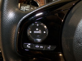 【ステアリングリモコン】ステアリングにオーディオ調節可能なスイッチが装備されていますので運転中でも視線をそらさずにオーディオの調節が可能です!