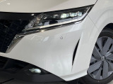 【LEDヘッドライト】悪天候や夜間走行時も良好な視界を確保し安心して運転できる高輝度LEDヘッドライトを装備!点灯速度が早く、消費電力も抑えられています。