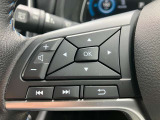 ステアリングスイッチ付。ハンドルから手を離さずにオーディオ操作が出来て安全です。