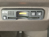 ハンドルの右下にETCがついています。高速道路の料金所の通過も楽々です!。 カードの取り出しもしやすい場所についています。