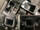 収納スペースや、ドリンクホルダーもついています。長距離ドライブで活躍する必需品ですね♪