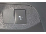 走行中に前方の車両等を認識し、衝突しそうな時は警報とブレーキで衝突回避と被害軽減をアシスト。より安全にドライブをお楽しみいただけます。