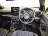 運転席まわりです。 各操作スイッチは使いやすい位置に配置されてます。
