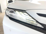 【LEDヘッドライト】悪天候や夜間走行時も良好な視界を確保し安心して運転できる高輝度LEDヘッドライトを装備!点灯速度が早く、消費電力も抑えられています。