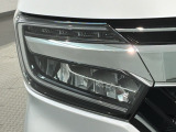 LEDヘッドライトは、点灯の瞬間から最大光量を発揮し、突然暗くなるトンネルなどでの安定感を高めます。