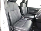 運転席の写真です!座り心地も良さそう、あなたのドライビングポジションをガッチリ支え、心地よい安心感で、ロングドライブもらくらく??