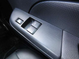 ビジネスカーでも快適装備は外せません。運転席&助手席はパワーウインドウです。(挟み込み防止機能付き)。