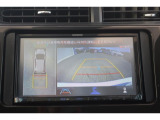 パノラミックビューモニター付きです。車両を上から見たような映像をディスプレイオーディオ画面に表示。運転席からの目視だけでは見にくい、車両周辺の状況をリアルタイムでしっかり確認できます。