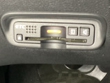 ハンドルの左下にETCがついています。高速道路の料金所の通過も楽々です。 カードの取り出しもしやすい場所についています。