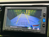 【バックカメラ】駐車時に後方がリアルタイム映像で確認できます。大型商業施設や立体駐車場での駐車時や、夜間のバック時に大活躍!運転スキルに関わらず、今や必須となった装備のひとつです!