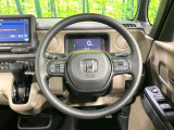 インテリアに合わせたデザインのステアリングは、運転される方のことも考え、運転しやすい形状、大きさです。是非一度、実際に触ってお確かめください。